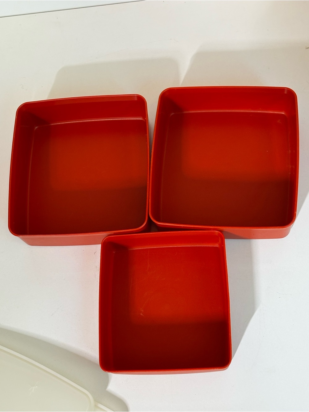 VTG Tupperware Red Square-A-Way Sandwich Keeper Set of 3: Models 670, 1458 - Picture 8 of 14